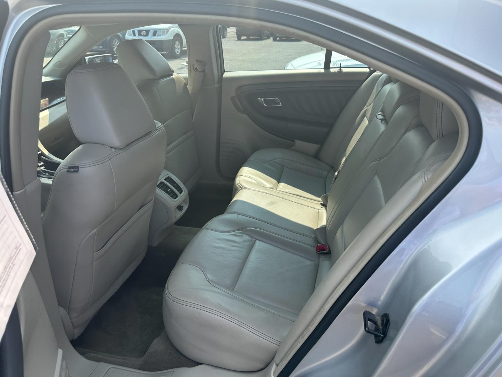 Vehicle image 21 of 27