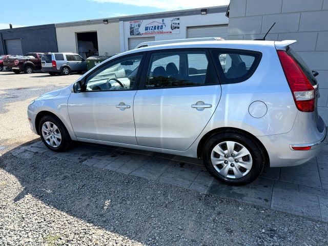 2011 Hyundai Elantra Touring GLS Image 10 of 20