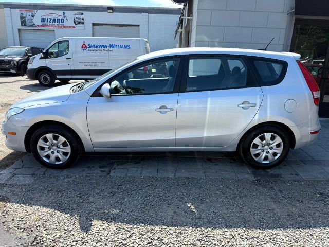 2011 Hyundai Elantra Touring GLS Image 12 of 20