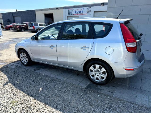 2011 Hyundai Elantra Touring GLS Image 8 of 20