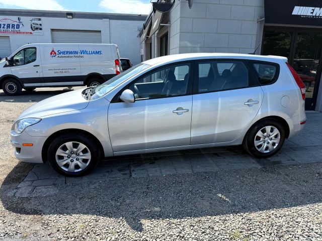 2011 Hyundai Elantra Touring GLS Image 2 of 20