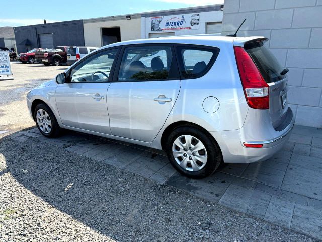 2011 Hyundai Elantra Touring GLS Image 11 of 20