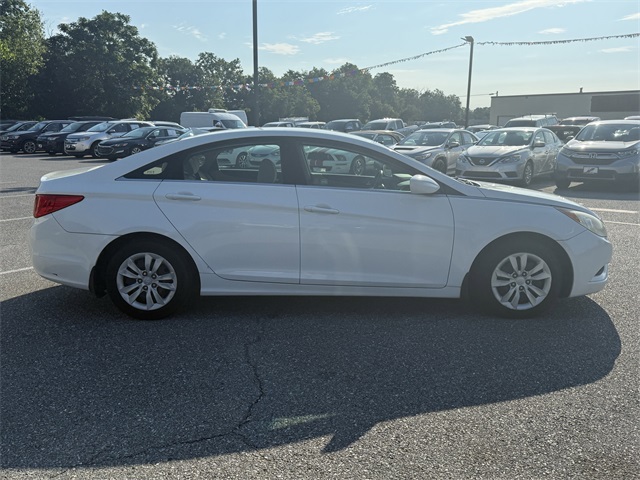 Vehicle image 4 of 21