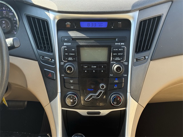 Vehicle image 16 of 21