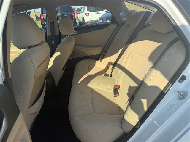 Vehicle image 12 of 21