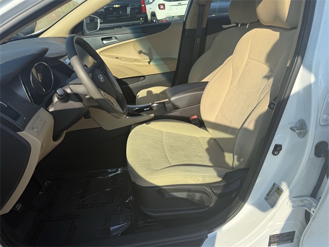 Vehicle image 13 of 21