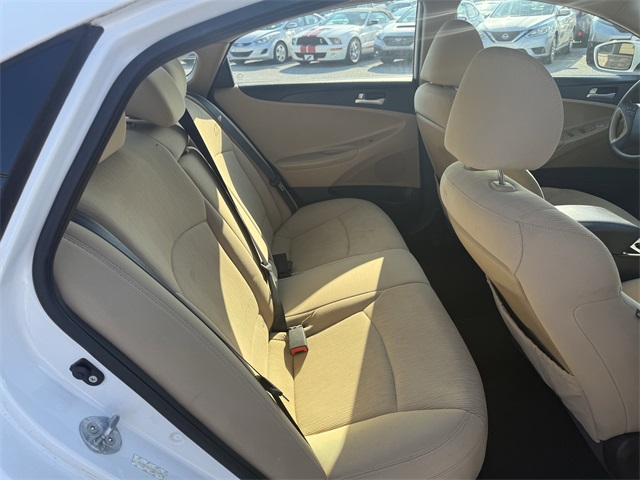 Vehicle image 10 of 21