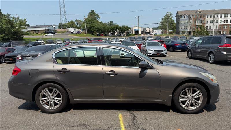 2011 INFINITI G37 X Image 2 of 32