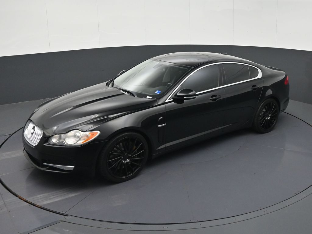 2011 Jaguar XF Premium Image 2 of 43