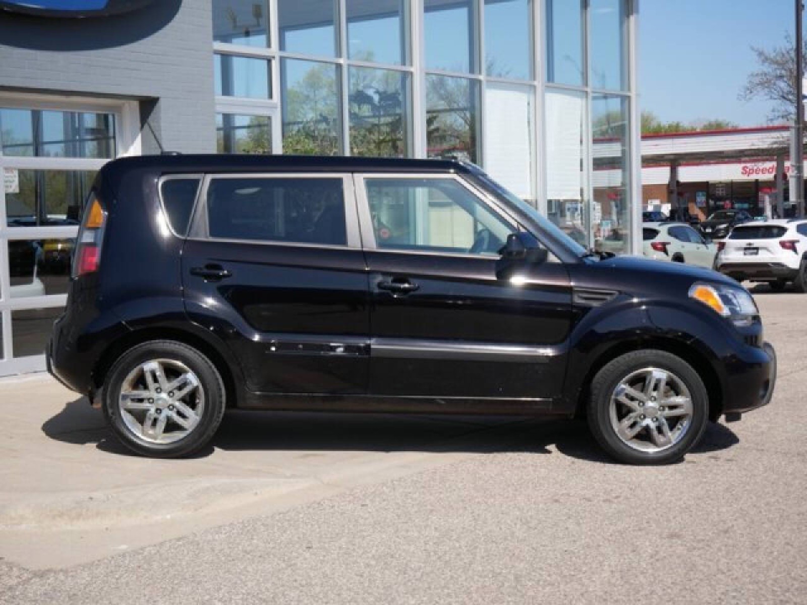 Vehicle image 4 of 5