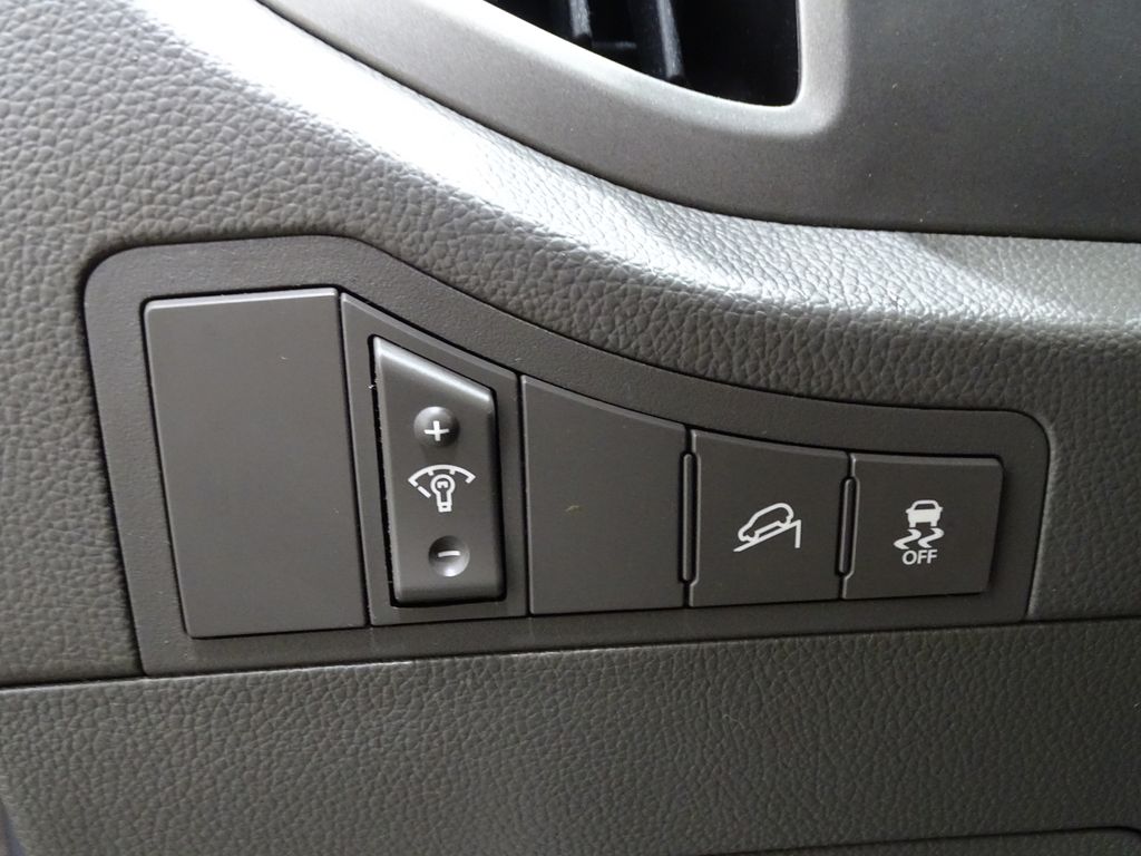 Vehicle image 23 of 34