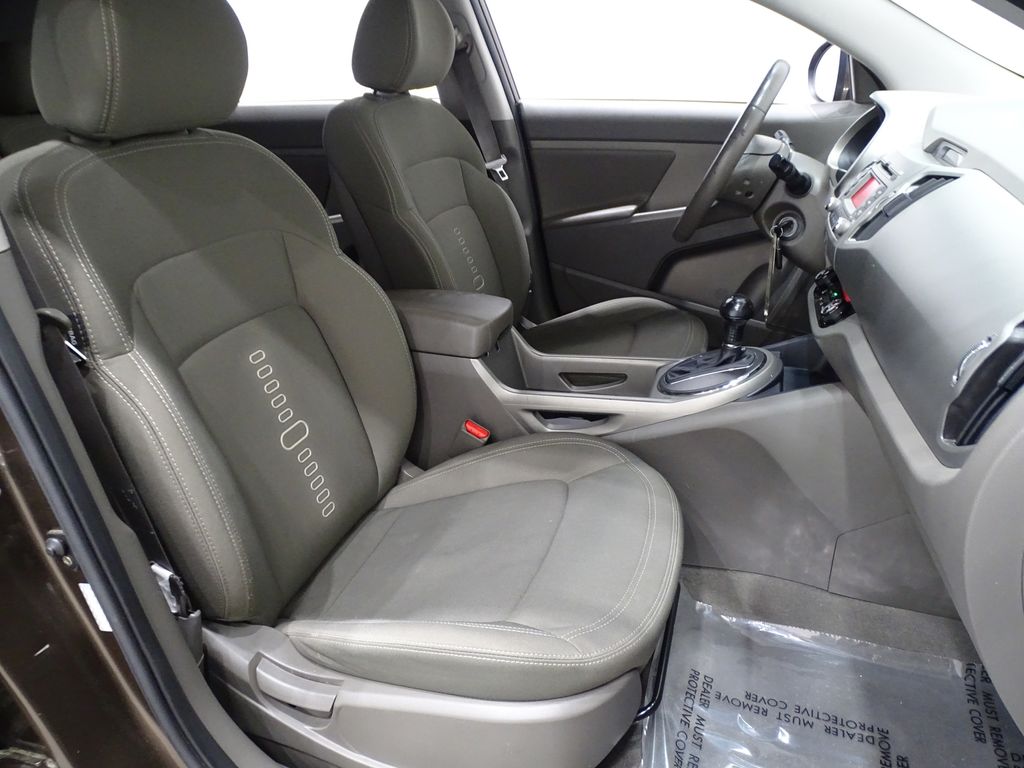 Vehicle image 11 of 34