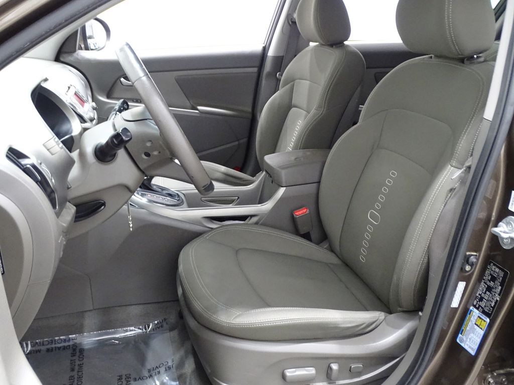 Vehicle image 13 of 34