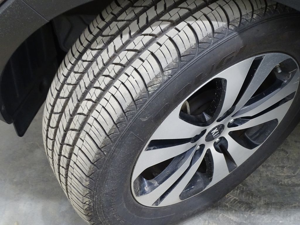 Vehicle image 8 of 34