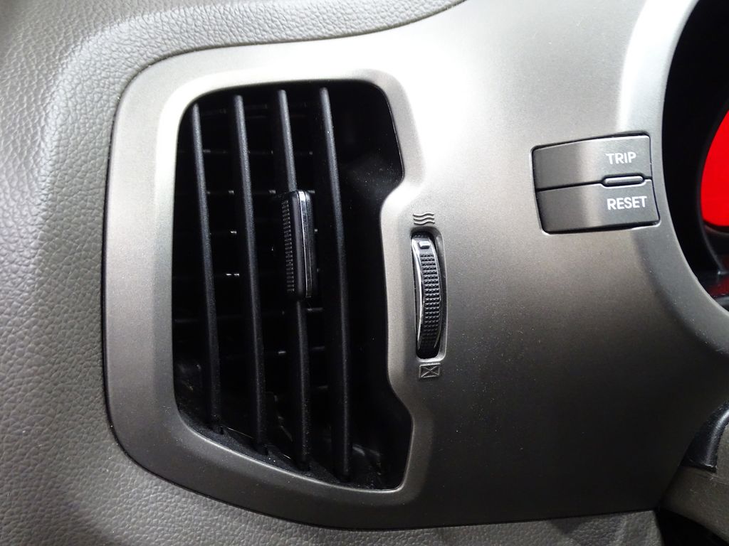 Vehicle image 25 of 34