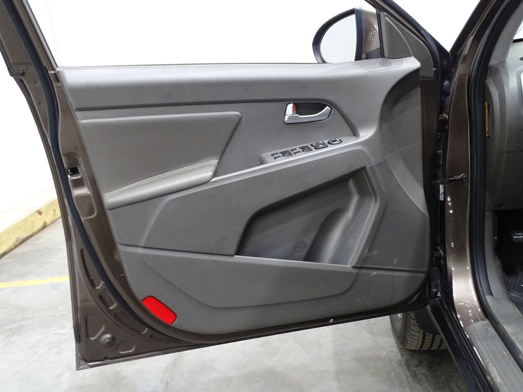 Vehicle image 22 of 34