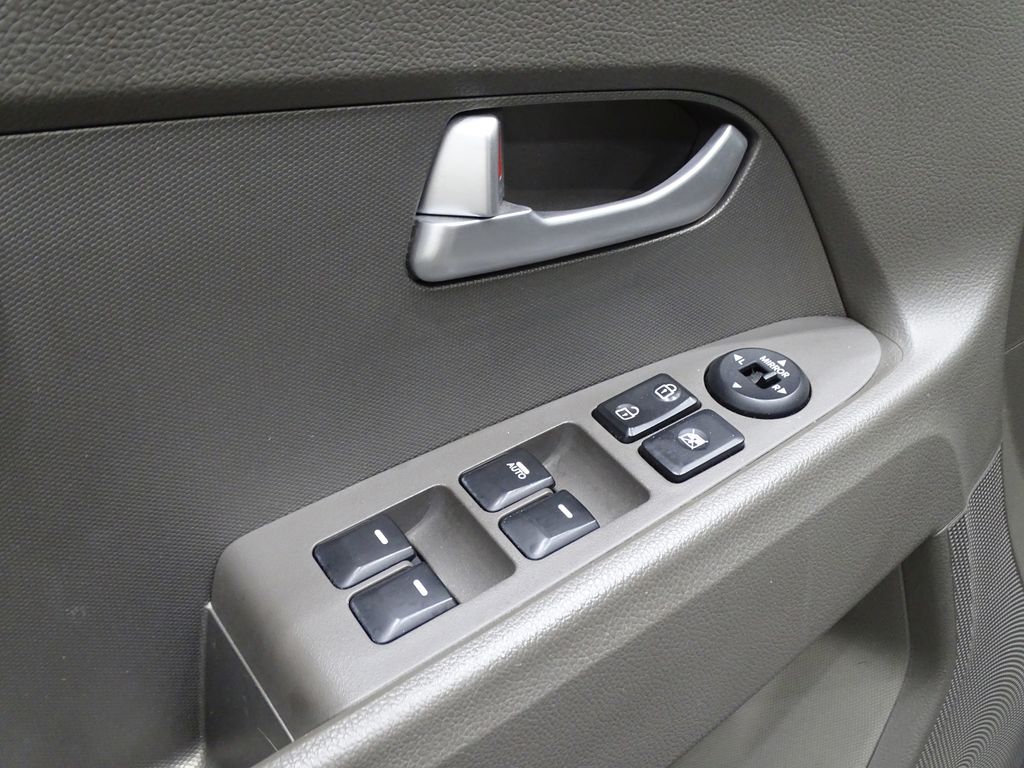 Vehicle image 26 of 34