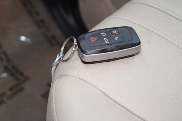 Vehicle image 25 of 30