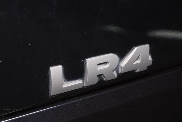Vehicle image 23 of 30