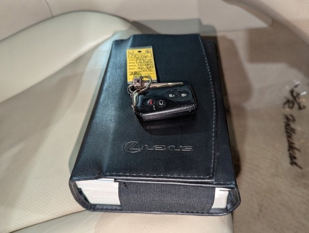 2011 Lexus LS 460 Image 30 of 68