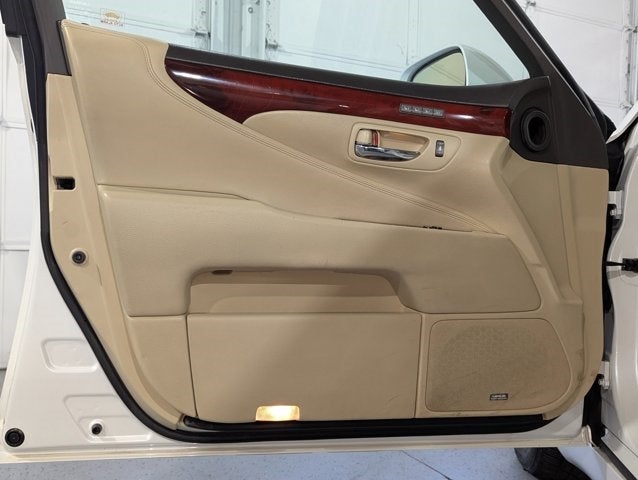 2011 Lexus LS 460 Image 63 of 68