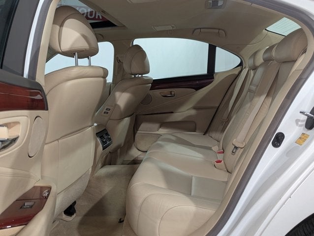 2011 Lexus LS 460 Image 15 of 68