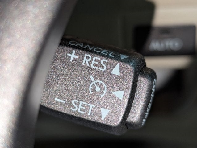 2011 Lexus LS 460 Image 33 of 68