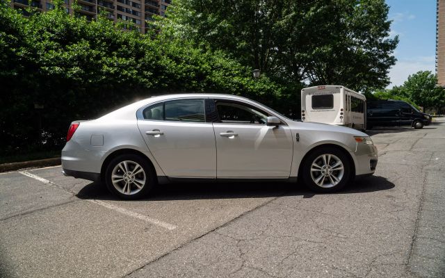 Vehicle image 4 of 25