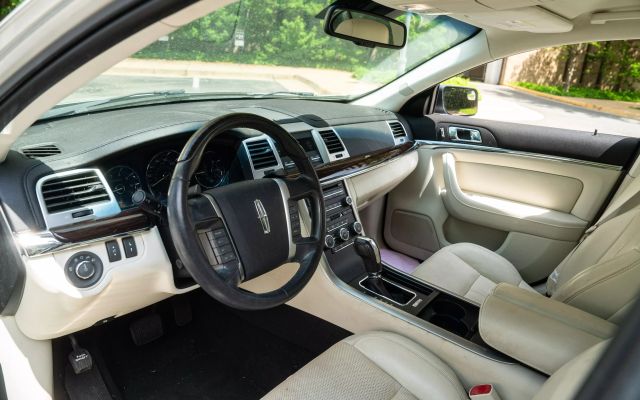 Vehicle image 16 of 25