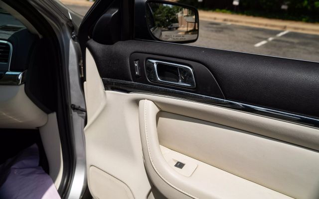 Vehicle image 8 of 25