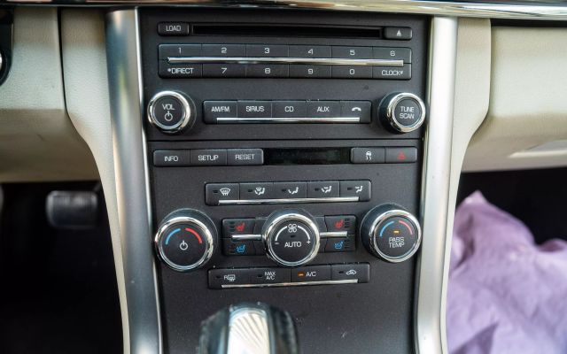 Vehicle image 19 of 25