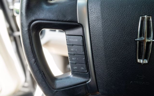 Vehicle image 22 of 25