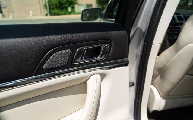 Vehicle image 13 of 25