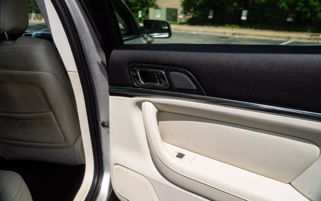 Vehicle image 12 of 25