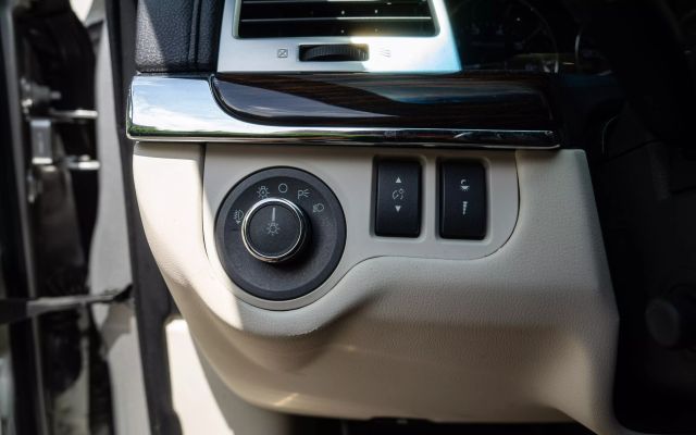 Vehicle image 23 of 25