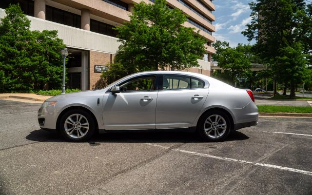Vehicle image 7 of 25