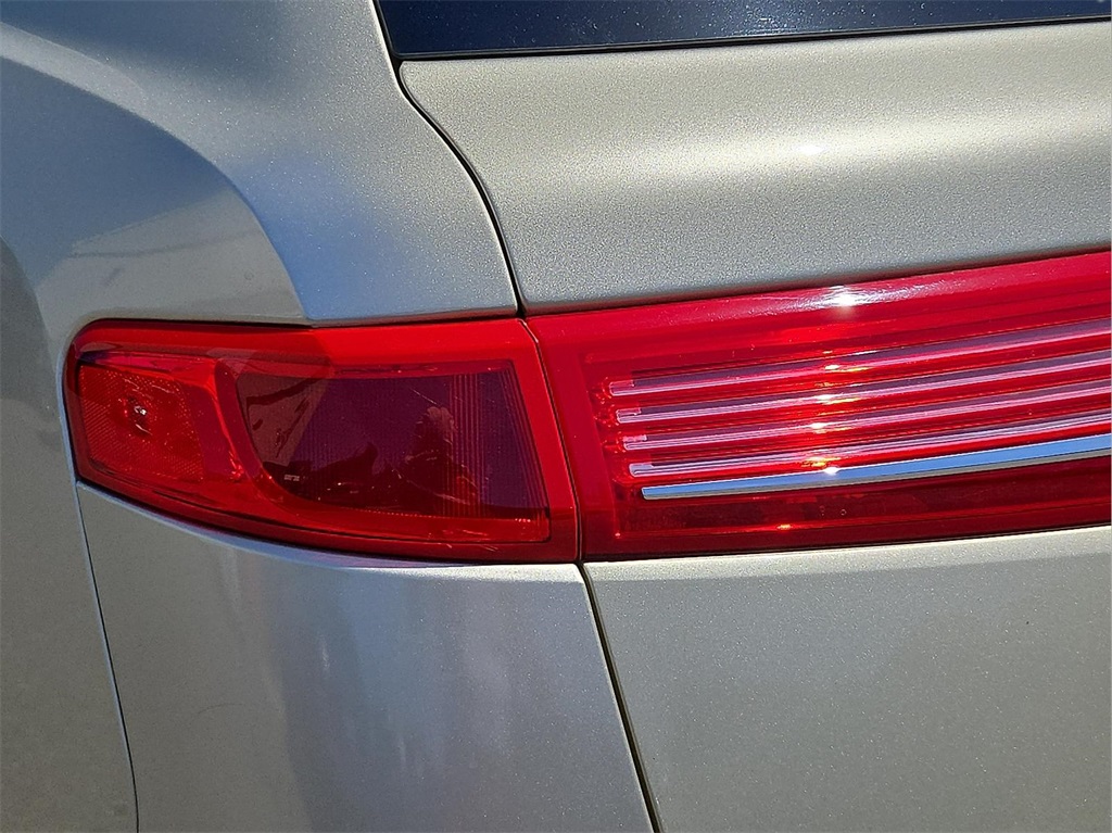 Vehicle image 24 of 30