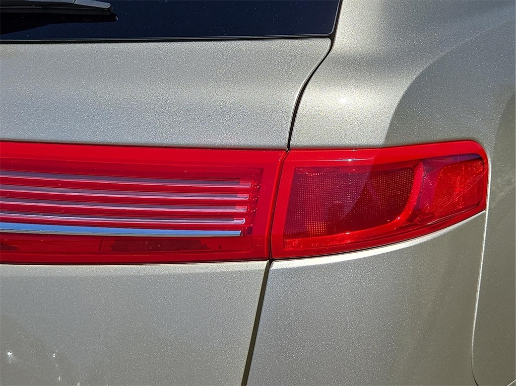 Vehicle image 28 of 30