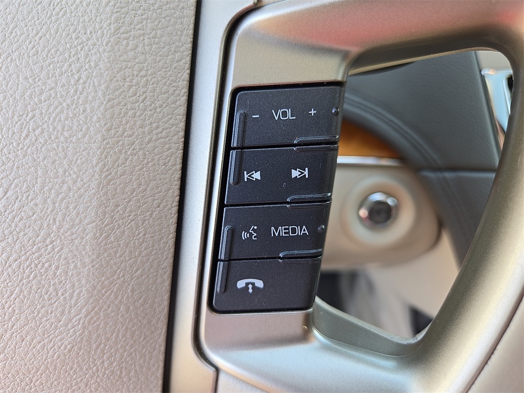 Vehicle image 21 of 30
