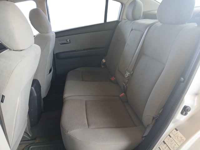 2011 Nissan Sentra 2.0 SR Image 2 of 6