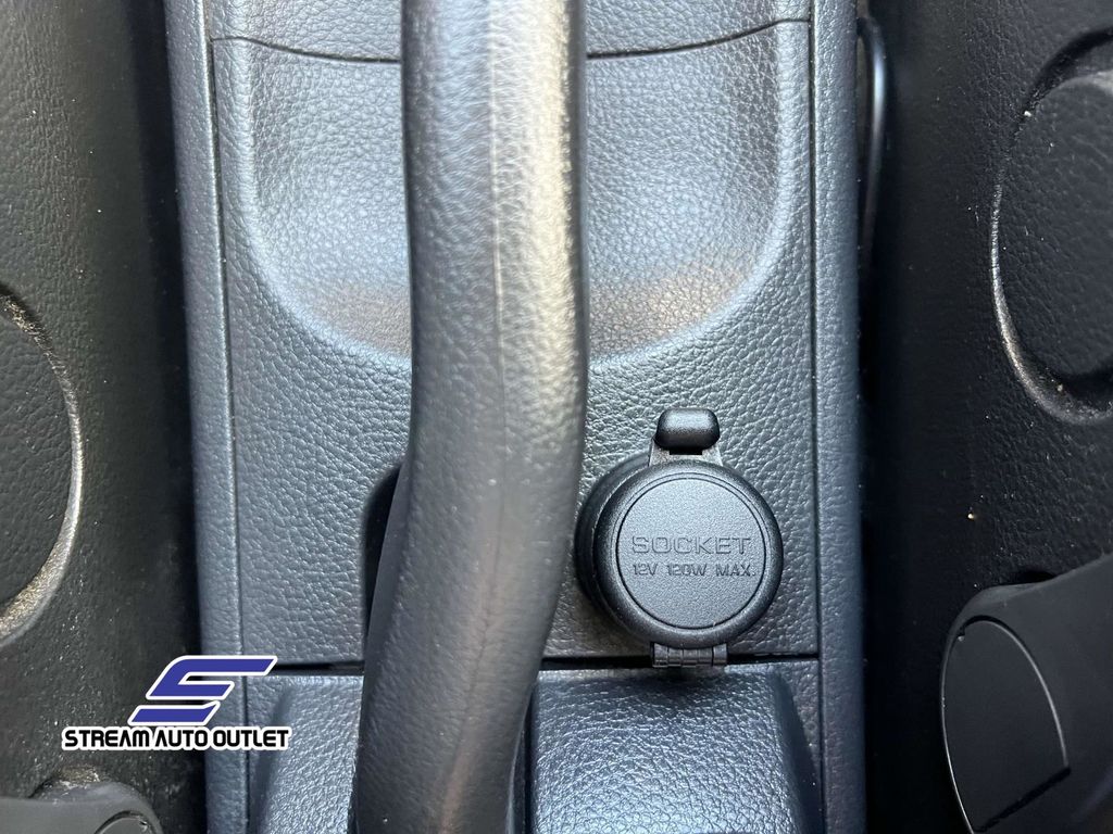 2011 Nissan Versa 1.8 S Image 13 of 33