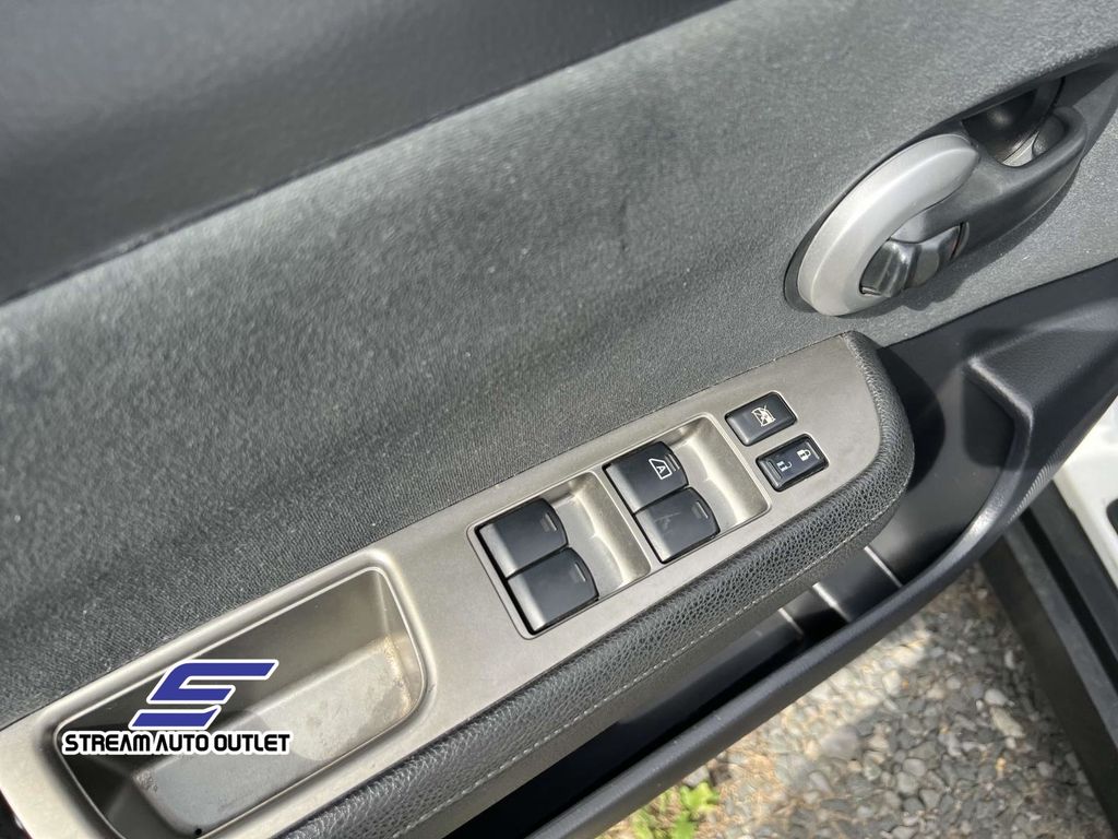2011 Nissan Versa 1.8 S Image 20 of 33