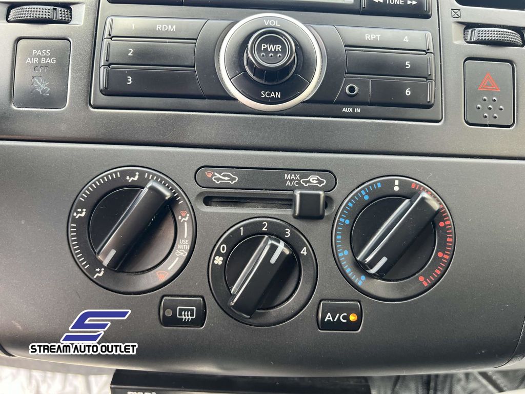 2011 Nissan Versa 1.8 S Image 29 of 33