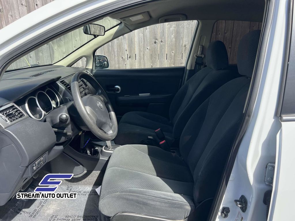 2011 Nissan Versa 1.8 S Image 27 of 33