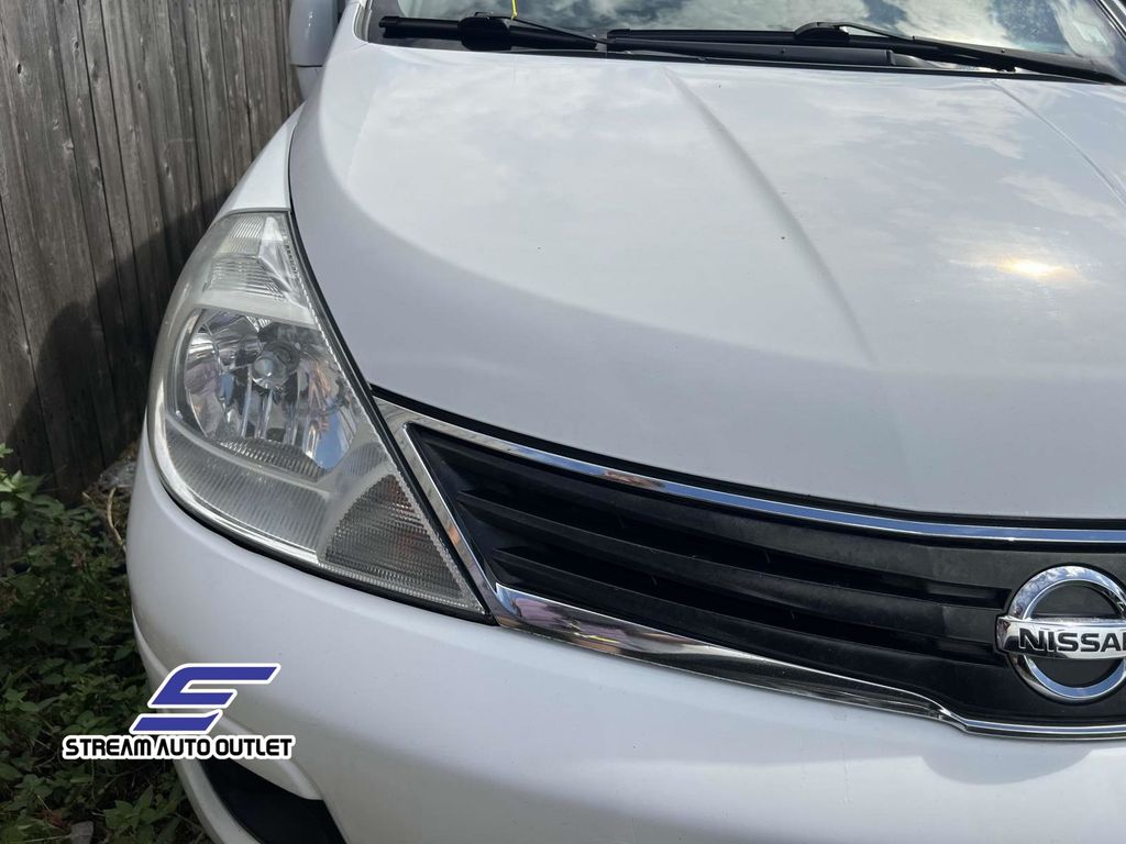 2011 Nissan Versa 1.8 S Image 22 of 33