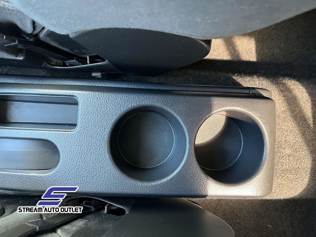 2011 Nissan Versa 1.8 S Image 24 of 33