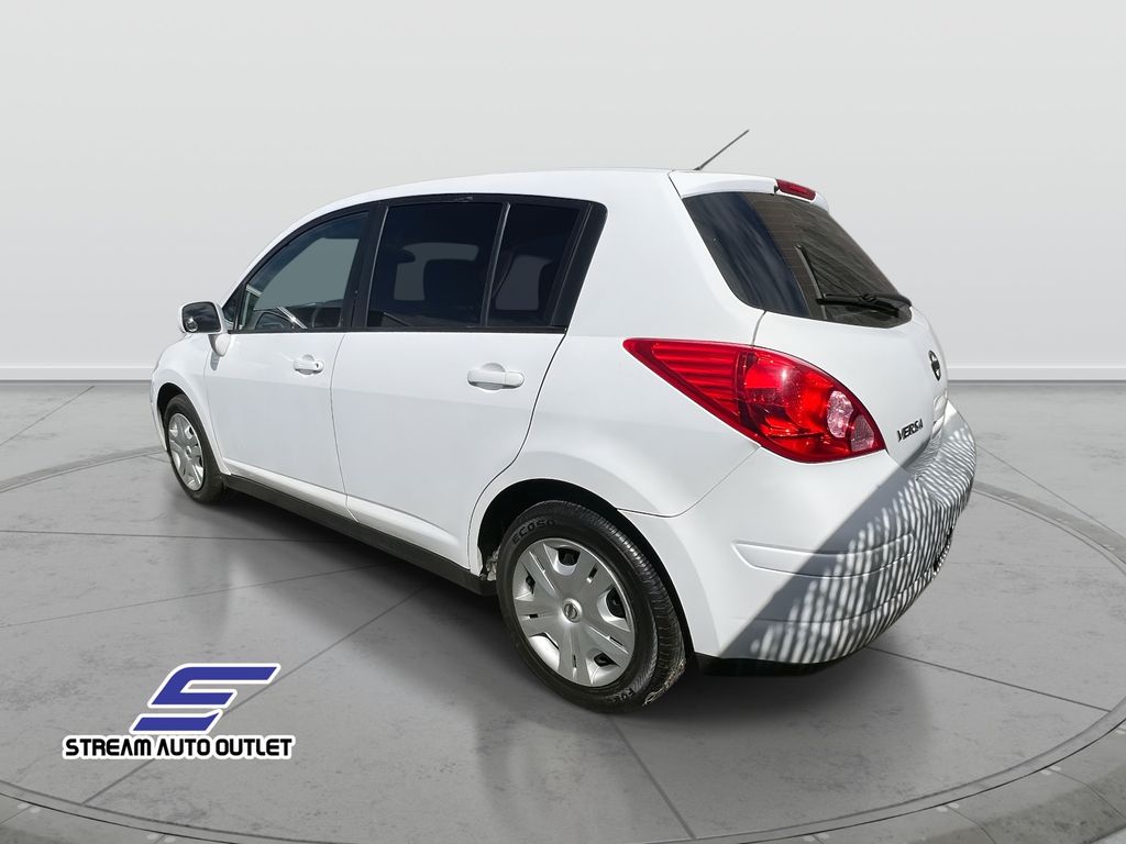 2011 Nissan Versa 1.8 S Image 2 of 33