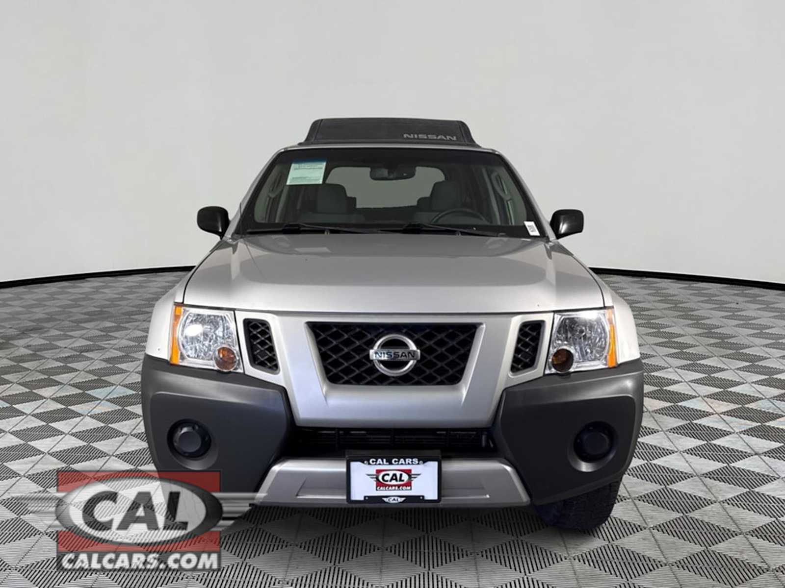 2011 Nissan Xterra S Image 2 of 25