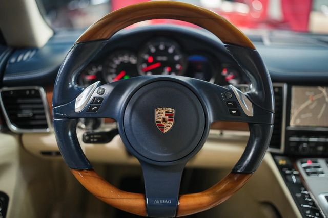 2011 Porsche Panamera 4 Image 41 of 78