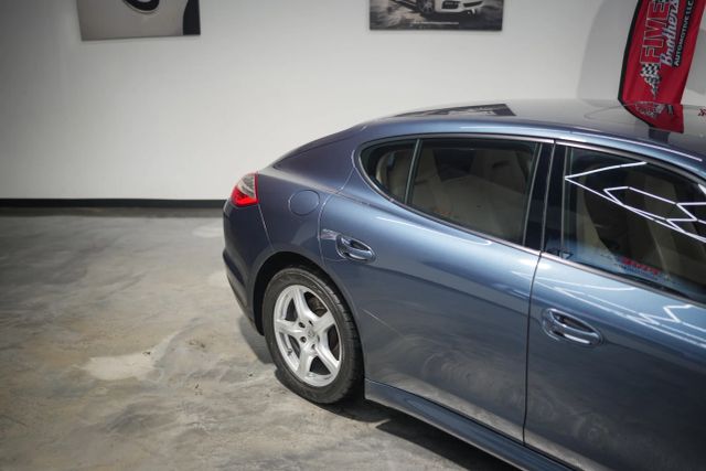 2011 Porsche Panamera 4 Image 19 of 78
